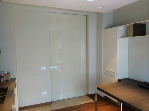 דלת הזזה זכוכית