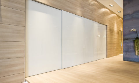 דלת הזזה זכוכית לבן