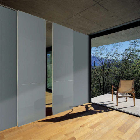 דלת זכוכית הזזה לכיס לבן