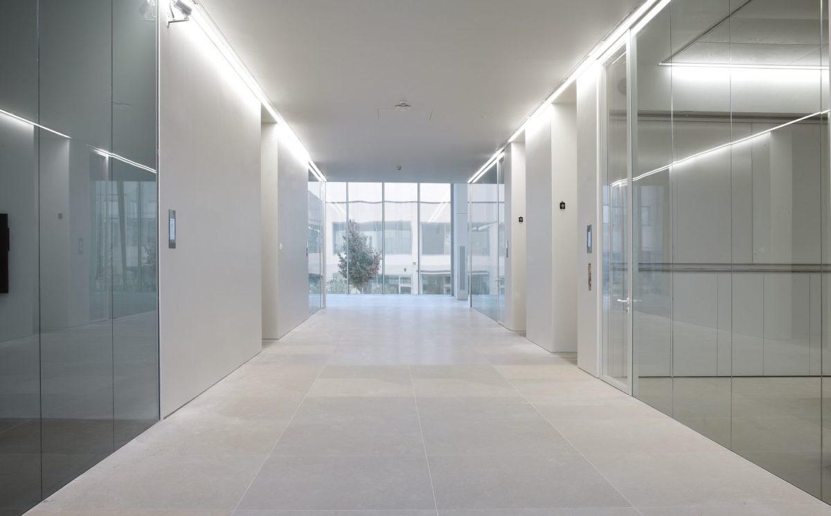 מחיצות זכוכית למשרדים ESEDRA